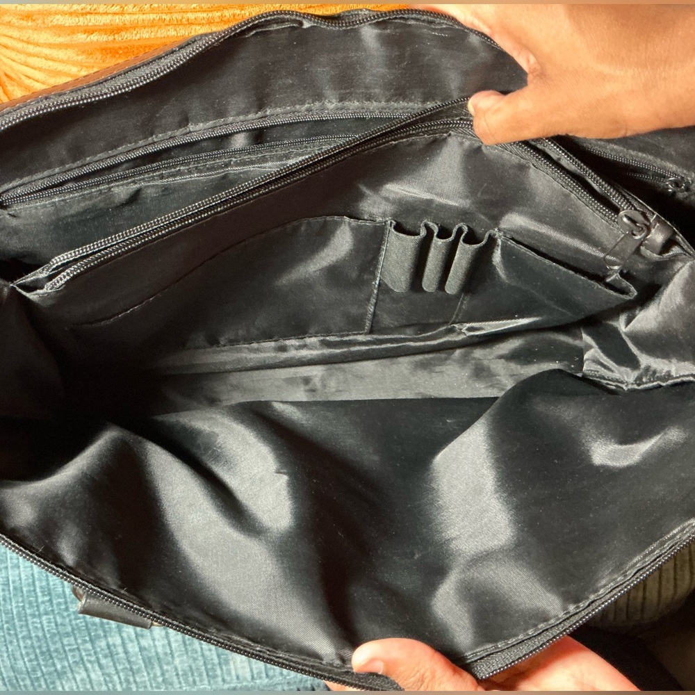 Wilson’s Leather Black Executive Laptop, Breifcase Bag - Picture 10 of 11